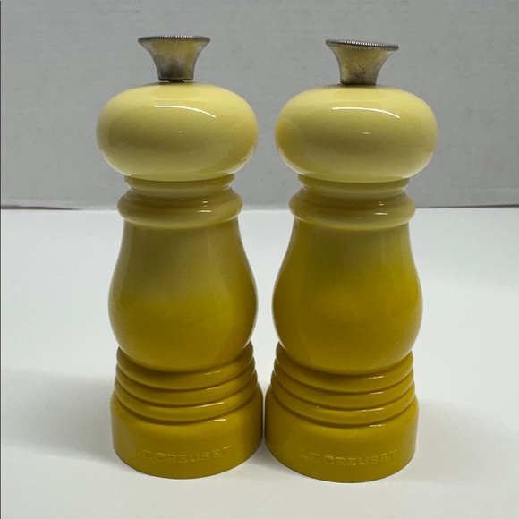Le Creuset Other - Le Creuset Mini Salt and Pepper Mill Set 12.5 cm Soleil Ombre Yellow Silver